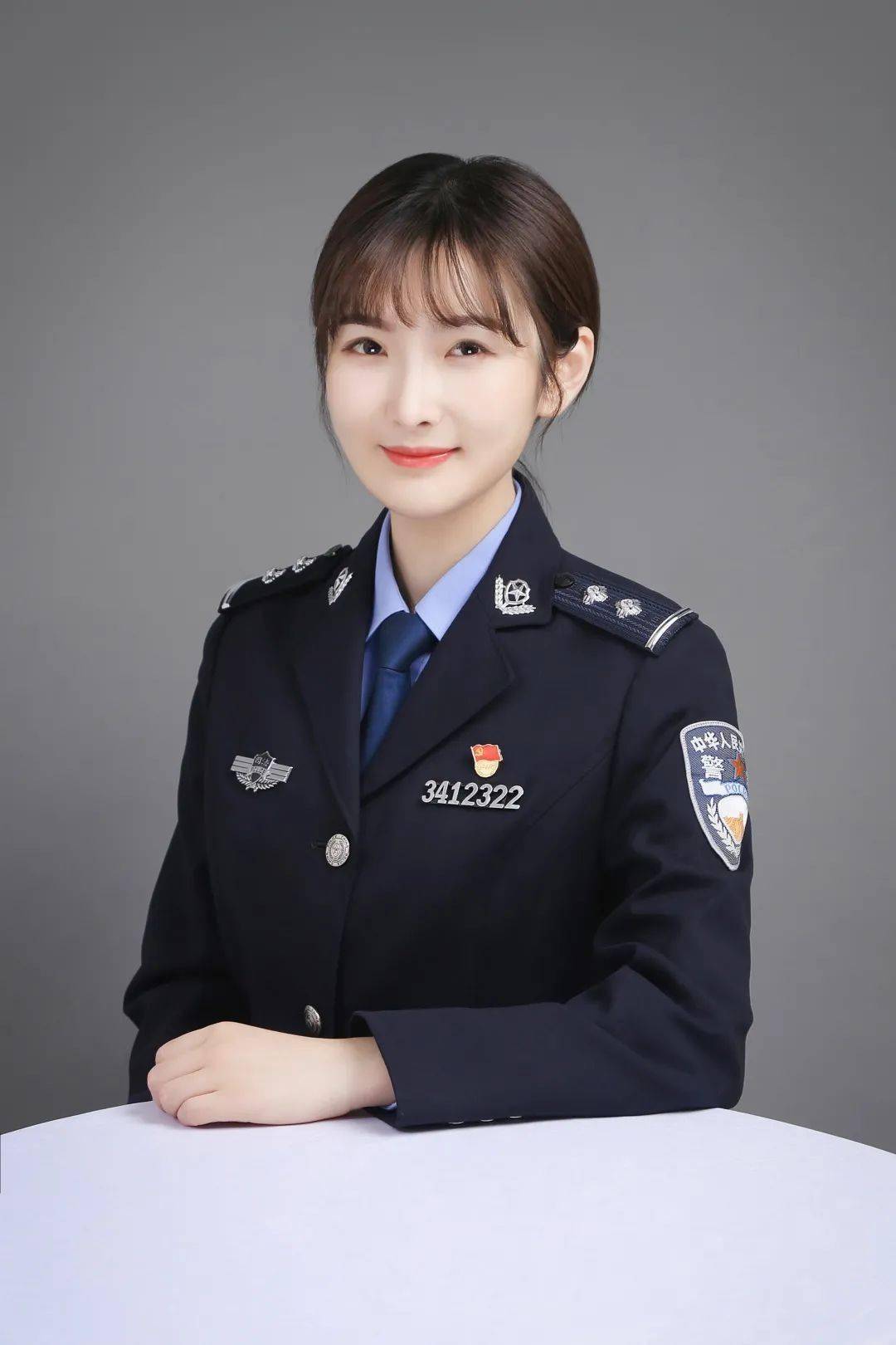 八一特别策划戎装姑娘你的样子真好看