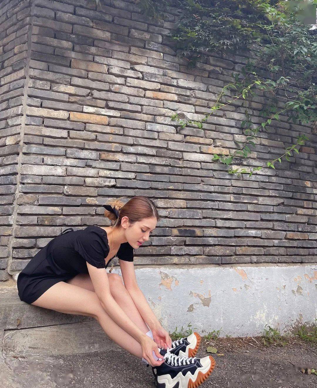 Air|Jennie「渣女穿搭」火了！这身材穿 400 块球鞋真顶！还有新晋长腿球鞋女神！