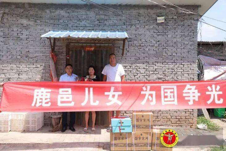 鹿邑姑娘张灵东京夺冠,宋河酒业美酒礼遇英雄_赛艇