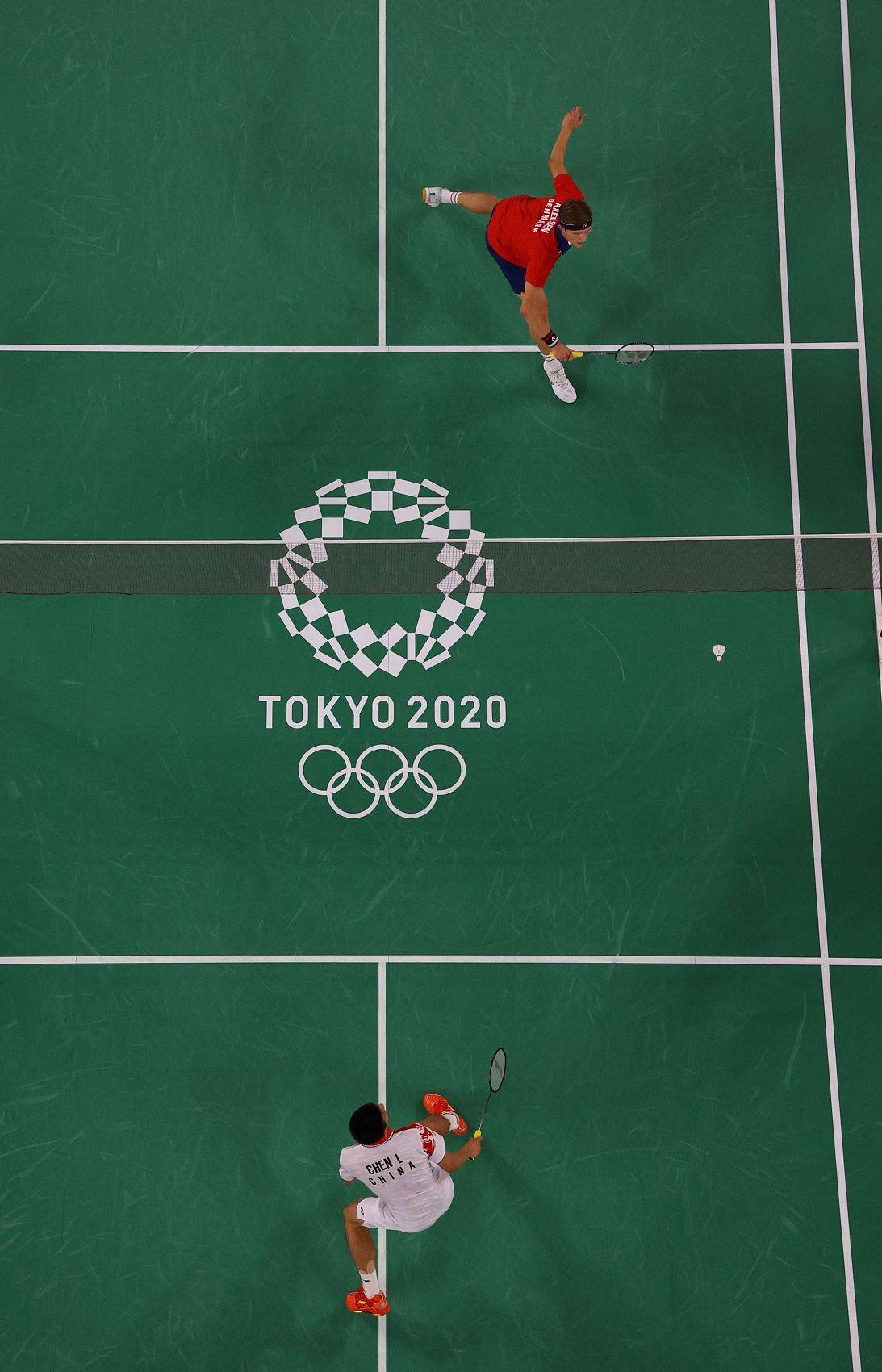 谌龙不敌安赛龙获得东京奥运会羽毛球男单银牌