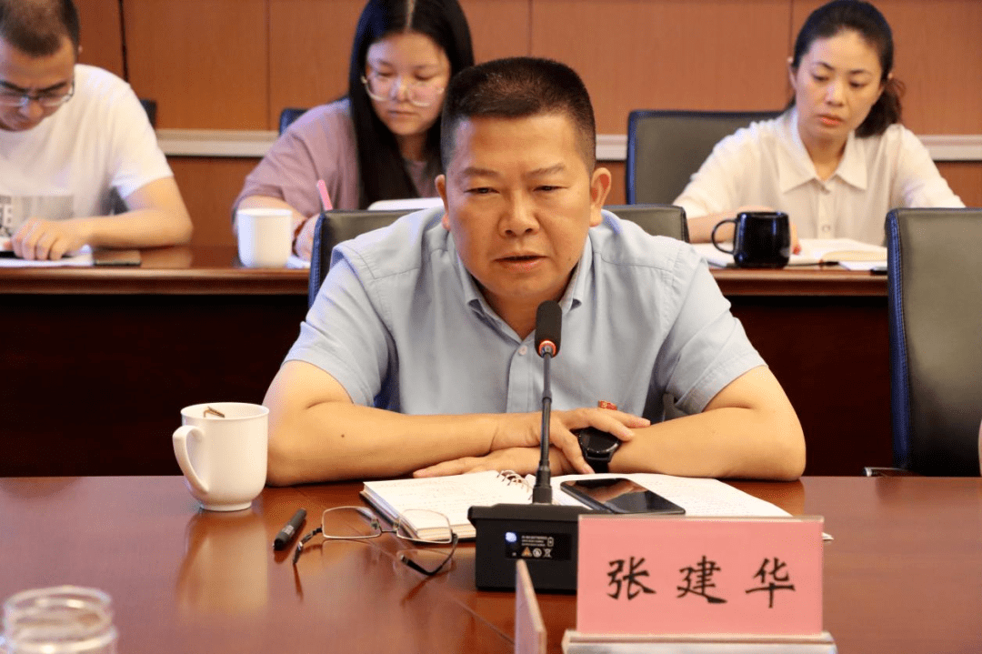 98张建华通报了当前疫情防控形势,并就下一阶段疫情防控工作进行