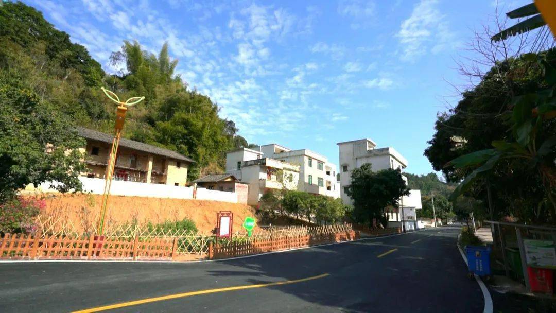 真美罗定这个曾只能日出而作日落而息的村庄悄悄变了样