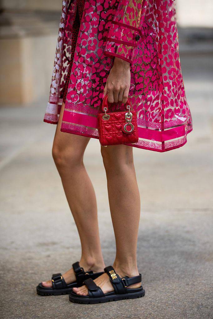 时间|别提什么实用性 时尚博主告诉你包包越小越时髦