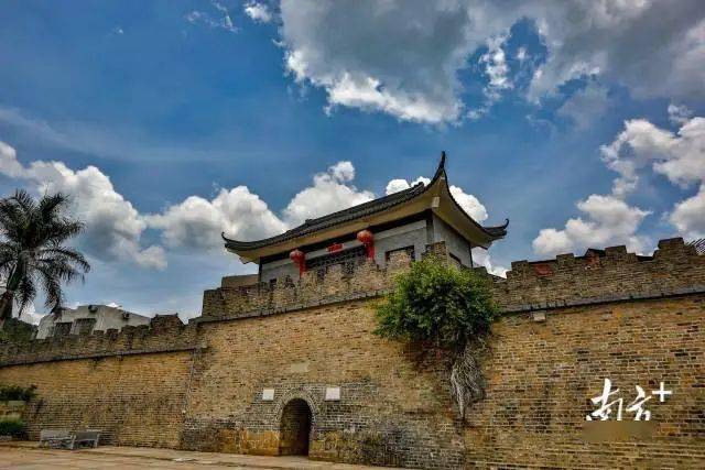 古朴雄浑的明代古城墙是三河镇汇城村古城旅游区的特色景点
