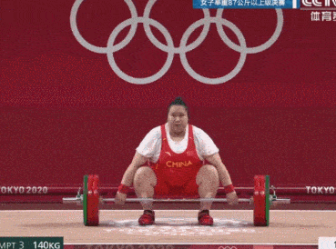 女子举重87公斤级的李雯雯,其他选手试举结束,才轮到她的个人秀.