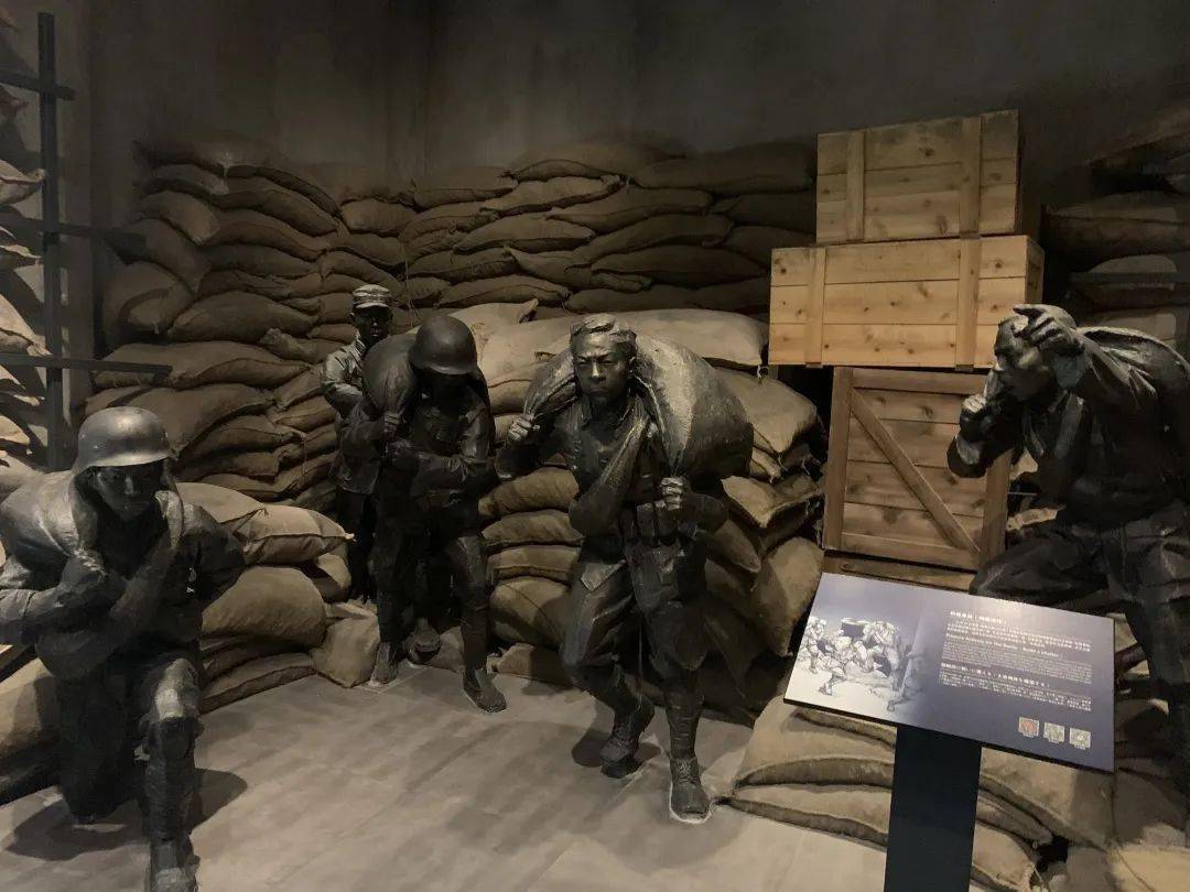 侵略者带给中国人民的巨大灾难和苦痛,"小脚丫"们不禁感叹:一座仓库