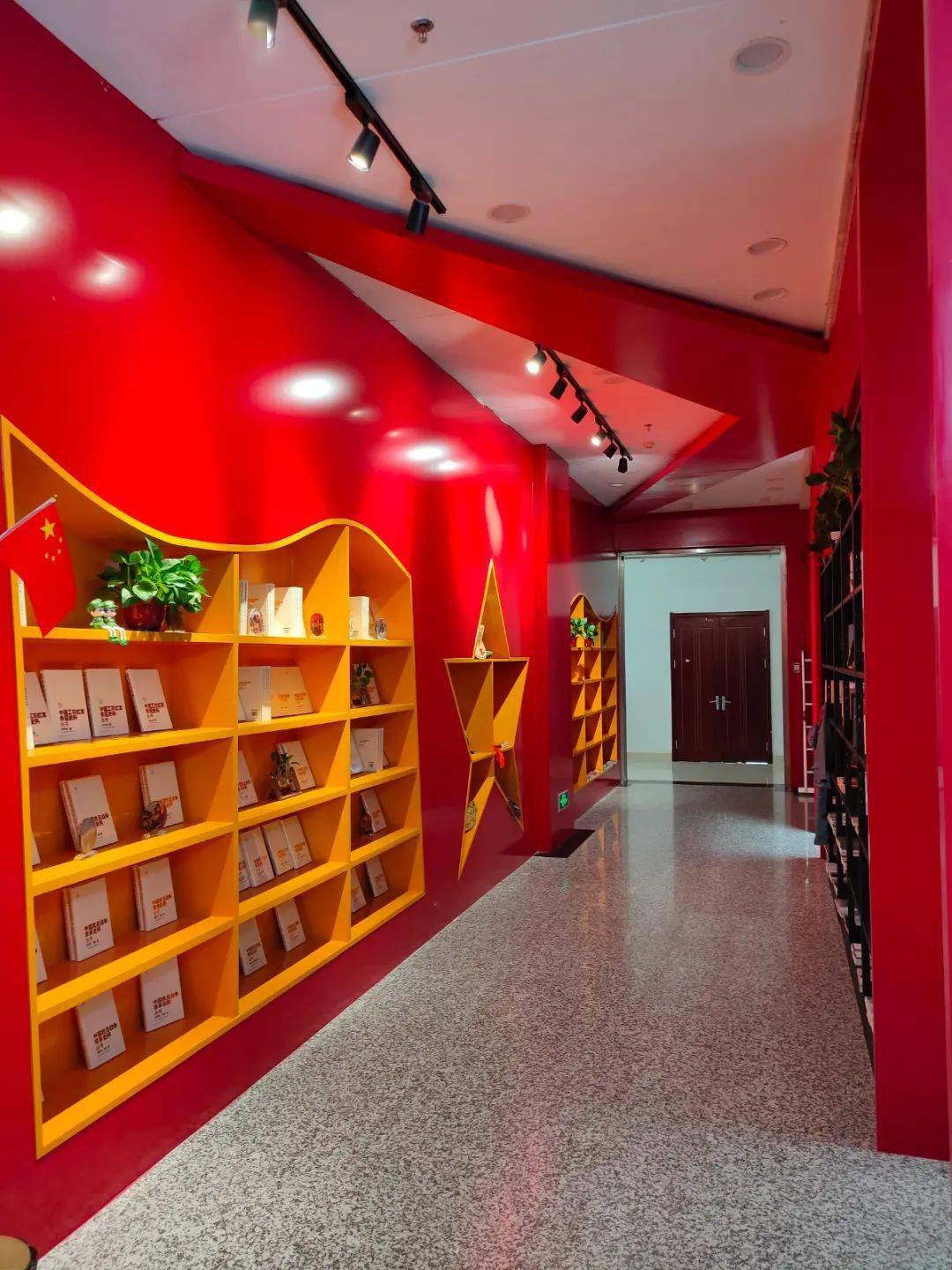 猫主题悦书吧,兴安盟书屋通过大胆探索与尝试,由内蒙古新华打造的特色