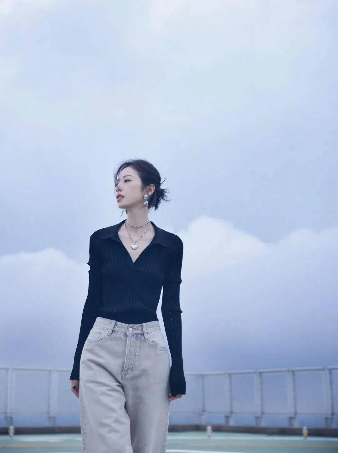 发型|别让大脸拉低你的颜值！get这4个技巧，时髦翻倍还显脸小！