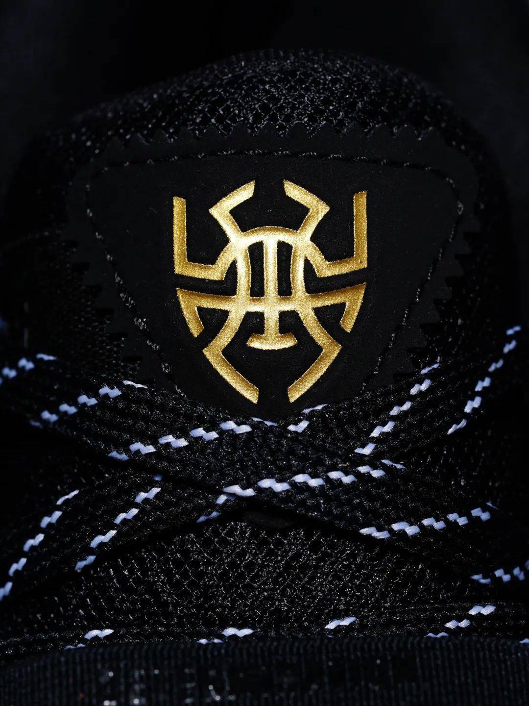 这双战靴能否成为蜘蛛侠米切尔行侠仗义的最强武器