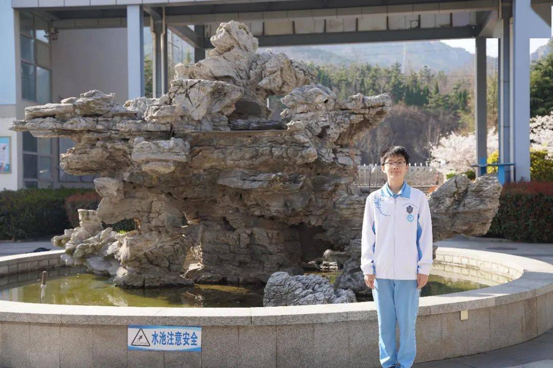 二实验61形象大使科技助梦想互助齐成长2019级7班令狐高翔