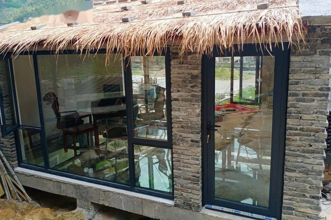 龙鳞坝也有高颜值民宿,巴洛克泳池,超大红酒柜.想住哪家随便挑