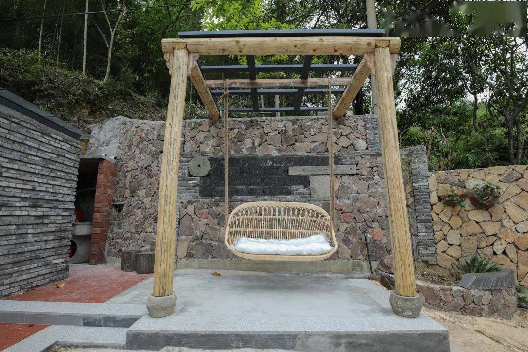 龙鳞坝也有高颜值民宿,巴洛克泳池,超大红酒柜.想住哪家随便挑