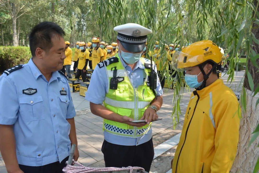 赤峰交警进美团讲安全