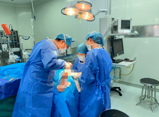 面部|警示丨宁夏男子骑摩托翻车，面部严重毁损，下唇几乎脱落！