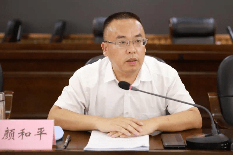 石鼓区召开上半年经济形势分析会