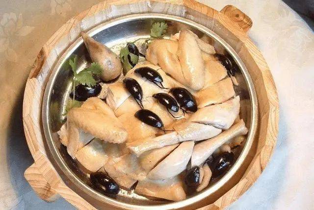 广东美食龙虱放到油里一炸吃起来嘎嘣脆简直不要太好吃