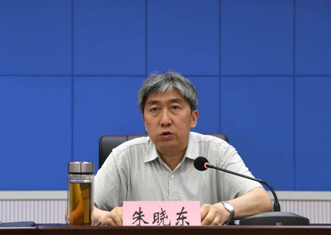 朱晓东在讲话中要求,要强化政治担当,扛牢政治责任,不断深化对全市