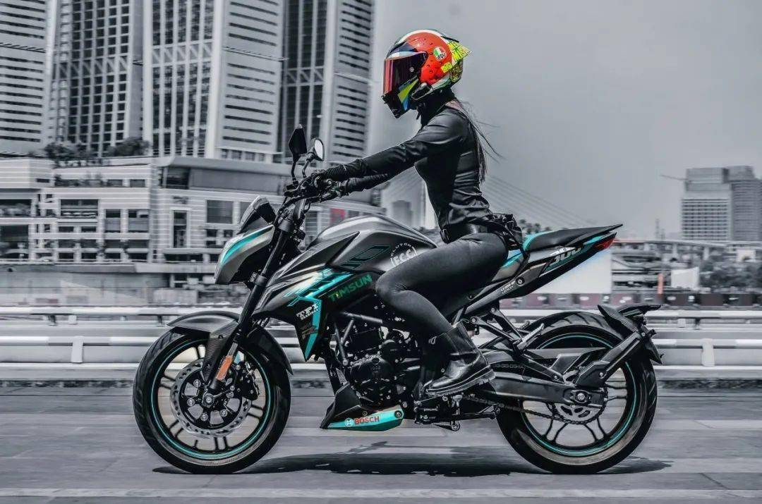 潮牌玩家场地黑马无极300r金卡纳版测评