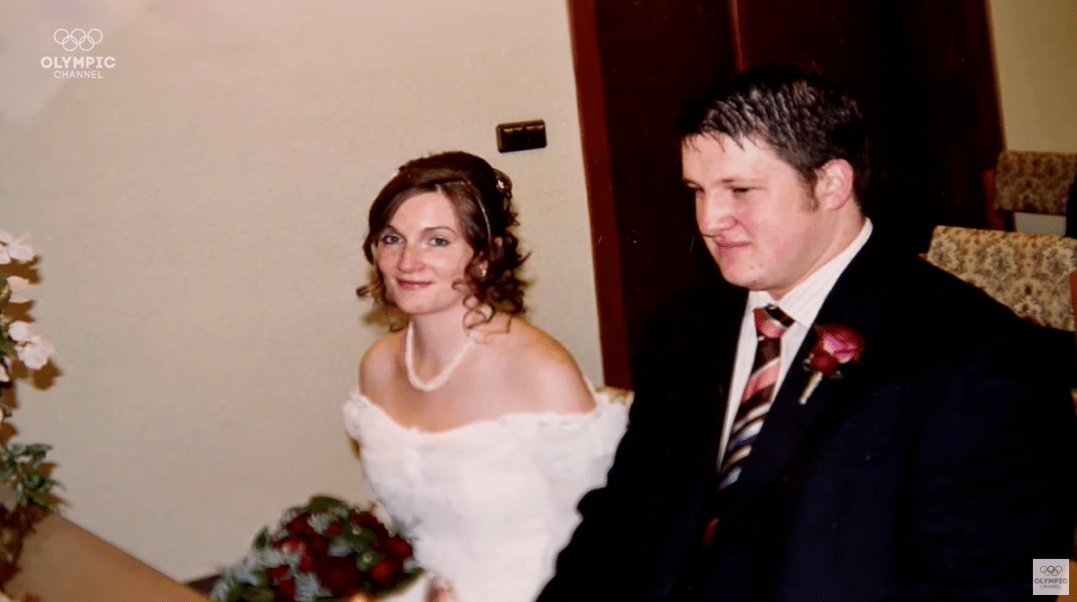 结婚后施泰纳搬到了德国和妻子一起居住,经过综合考虑还入了德国国籍