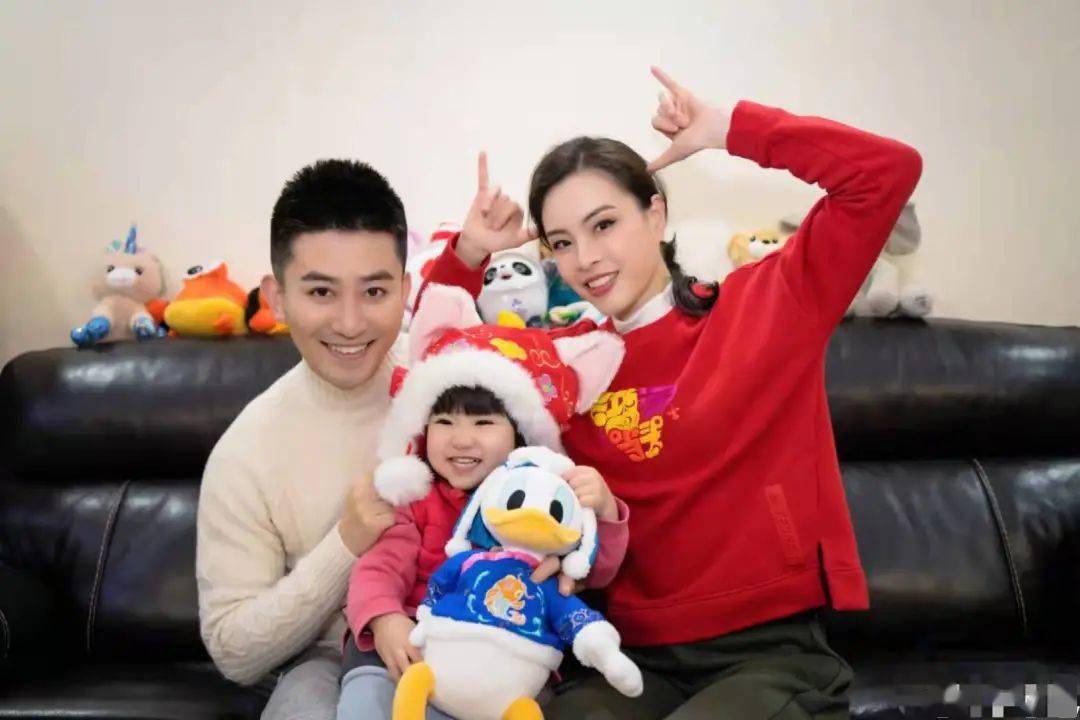 官宣|跳水皇后吴敏霞官宣二胎！四肢纤细状态好，CEO老公现身示爱！