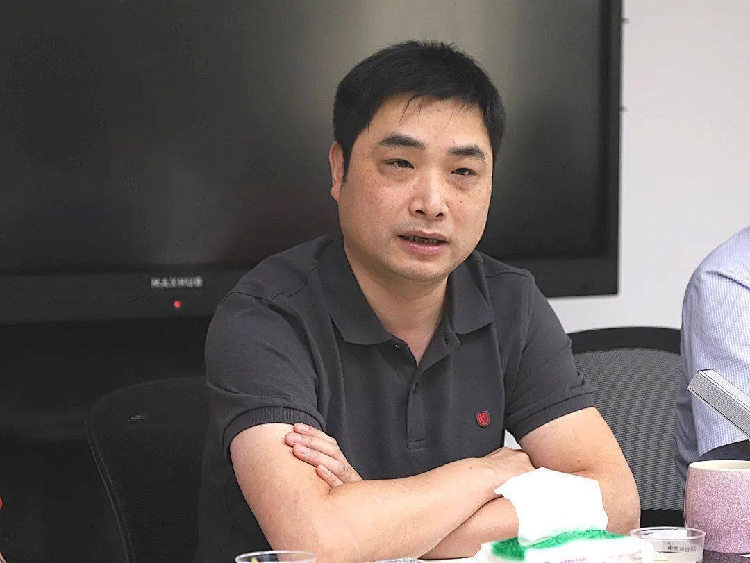 会议伊始,世友地板董事长倪方荣先生总结了上半年全员的工作成果,并