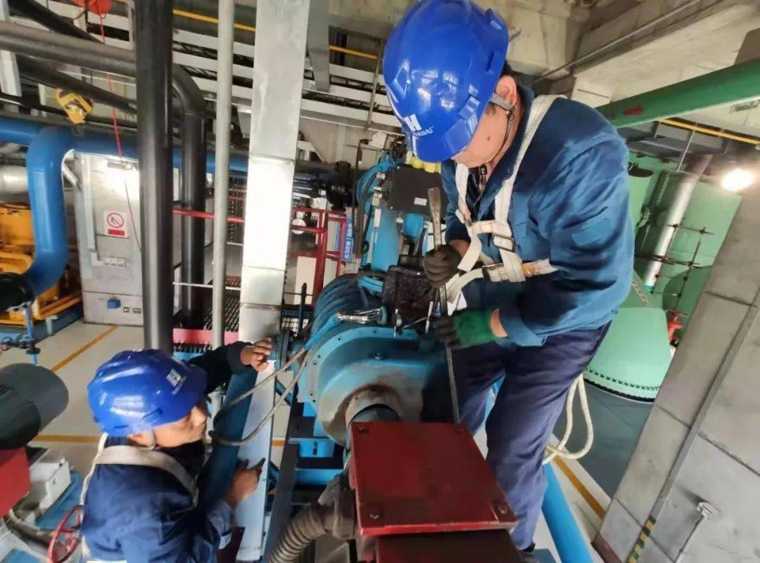 华能威海电厂汗卫清凉高温下的逆行者