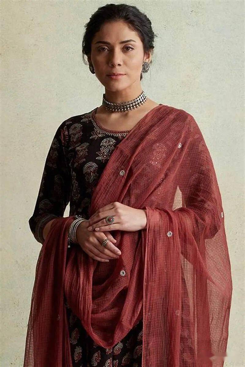 爱好者|「披帛」怎么围才好看？来看百变「披巾」的异域联动