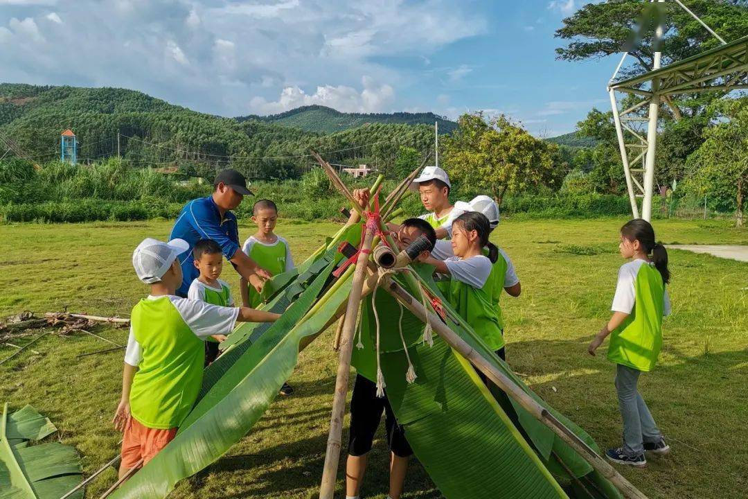 野外求生技能拉滿一起回顧這群小小貝爾的探險之旅