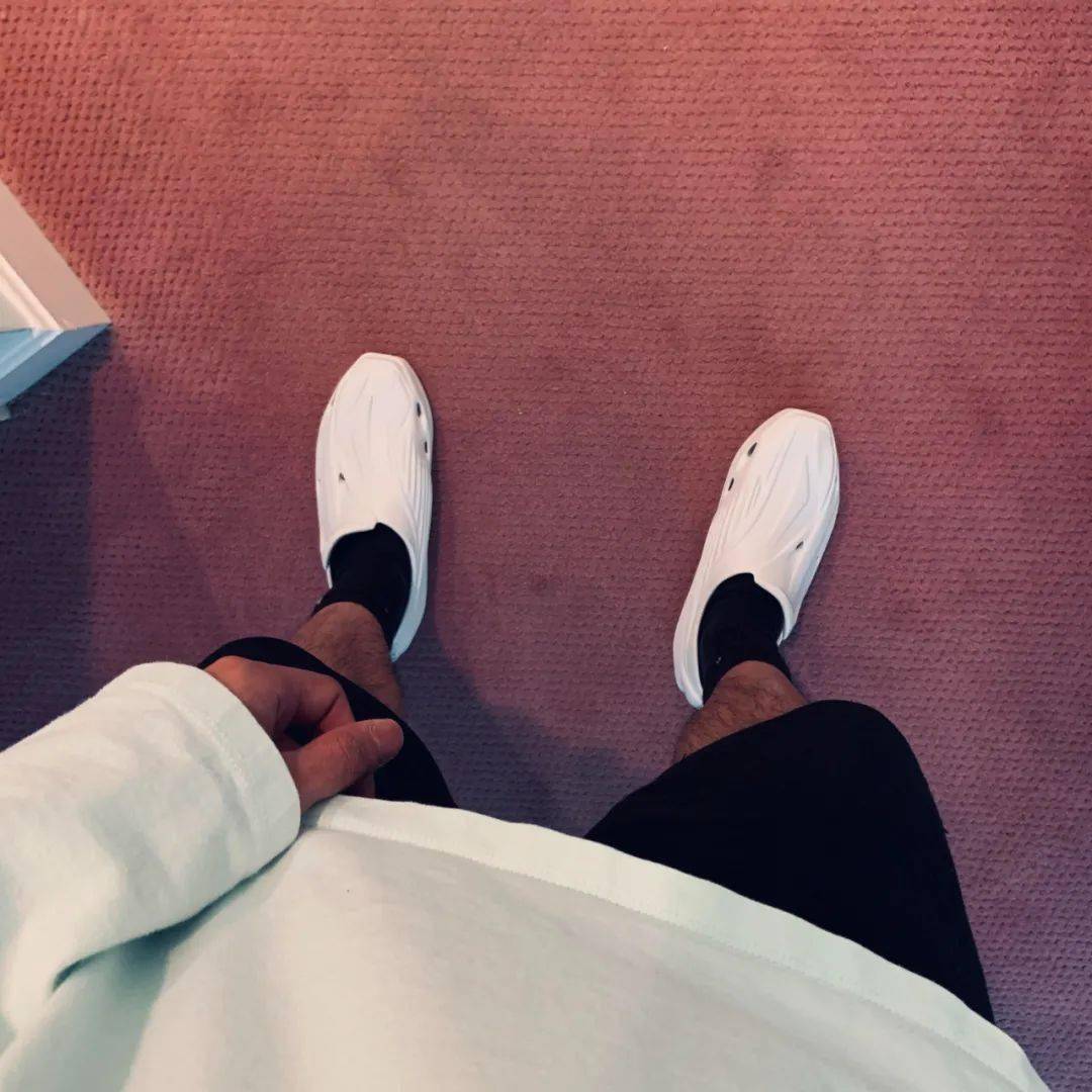 因为|穿拖鞋，爽。一直穿拖鞋，一直爽！