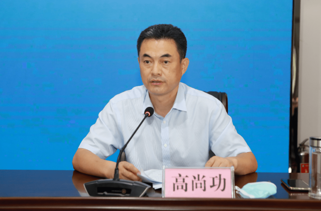 市教育局局长高尚功安排教育系统疫情防控和灾后重建工作.