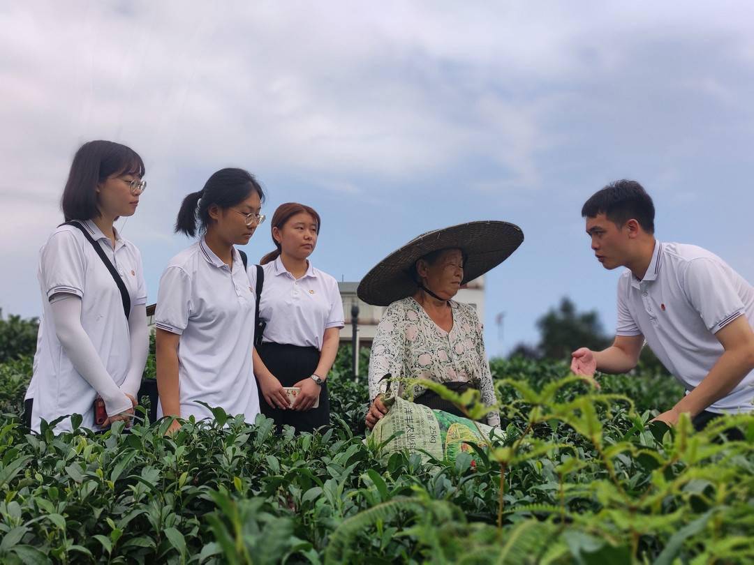 宣传气象防灾减灾知识 青年学子助力乡村振兴