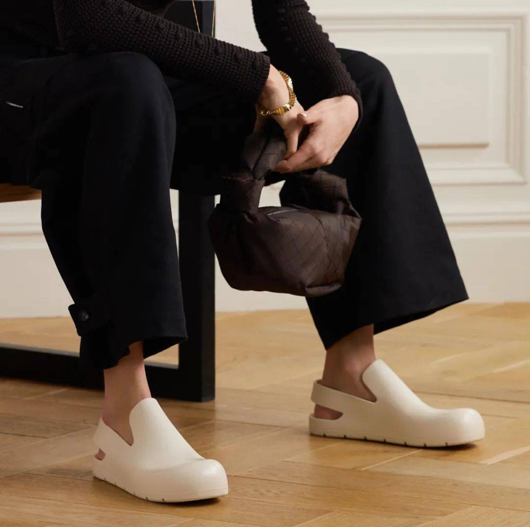 因为|穿拖鞋，爽。一直穿拖鞋，一直爽！