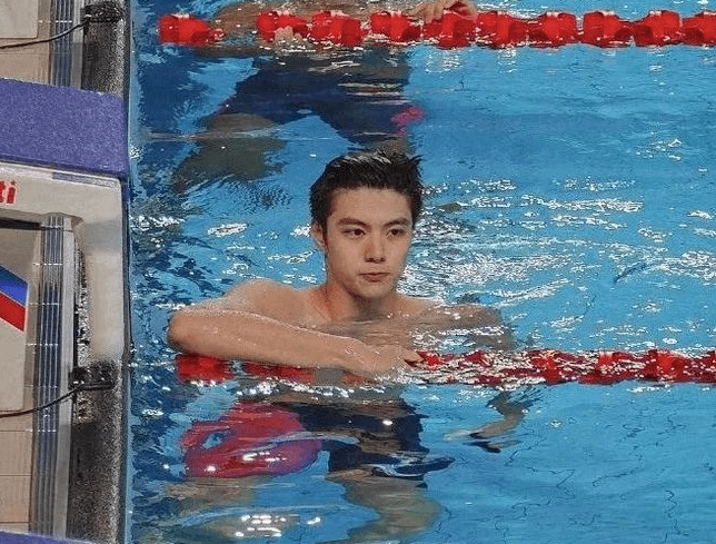 吴俊杰中国男子游泳运动员2003年出生在浙江温州的吴俊杰,也是一名