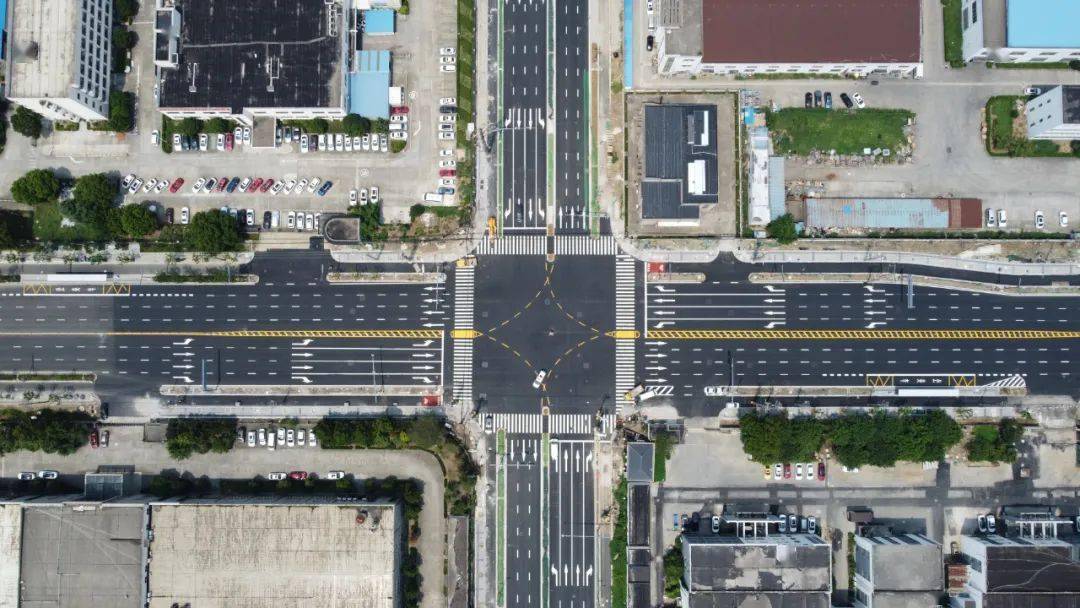 主车道改造完成后,冯梦龙大道路幅由原来的16-22米,拓宽至标准断面40