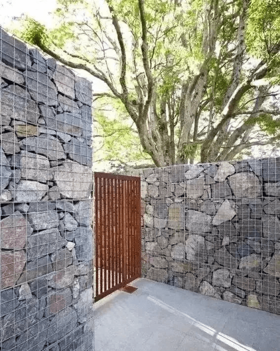 几块石头,一堵墙,美了院子,沉淀了时光