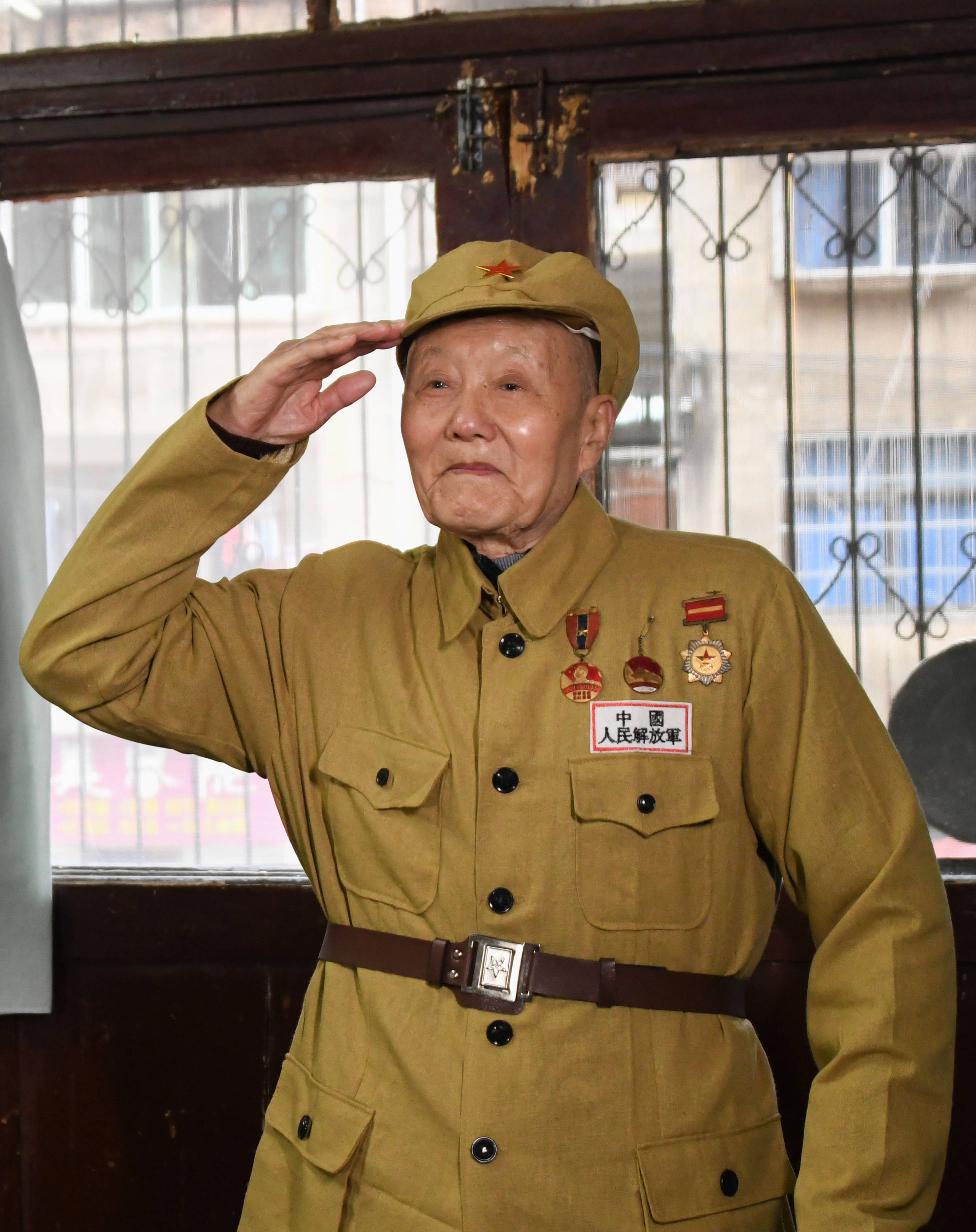 张富清:老兵风骨 英雄本色