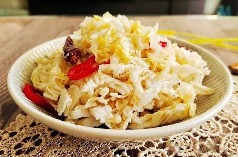 凉拌白菜丝清脆爽口开胃又下饭