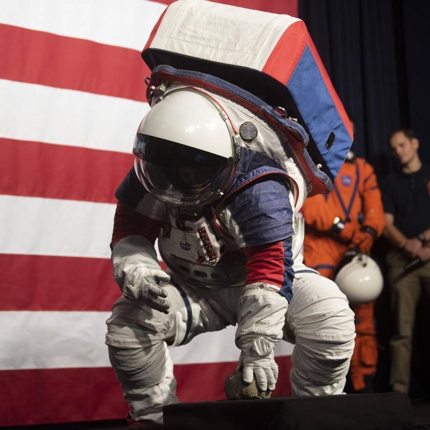 登月|NASA新一代宇航服开发严重延迟，美国2024年载人登月“流产” 马斯克：让SpaceX来！