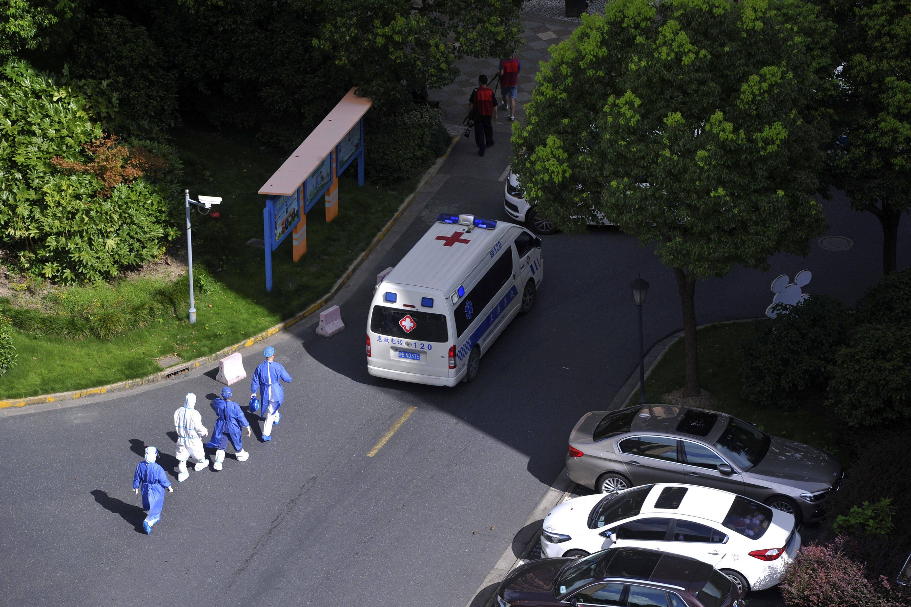 闭环管理中的心圆西苑:顶烈日迎暴雨,"大白"争分夺秒做核酸检测,橡胶