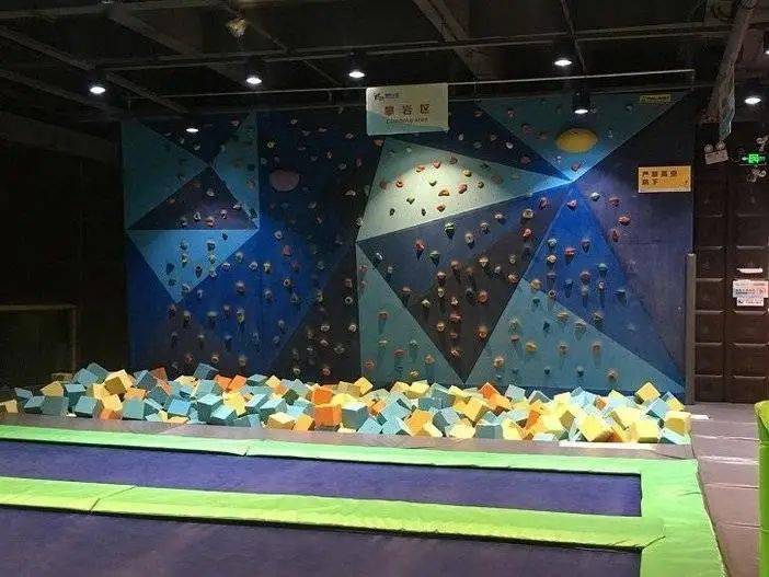 仅599元抢反弹蹦床公园深圳观澜店一大一小亲子夜场票