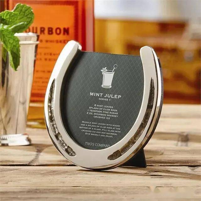 上面这些脑洞大开,各种将马蹄铁巧妙利用的创意是否让你产生了一丝丝