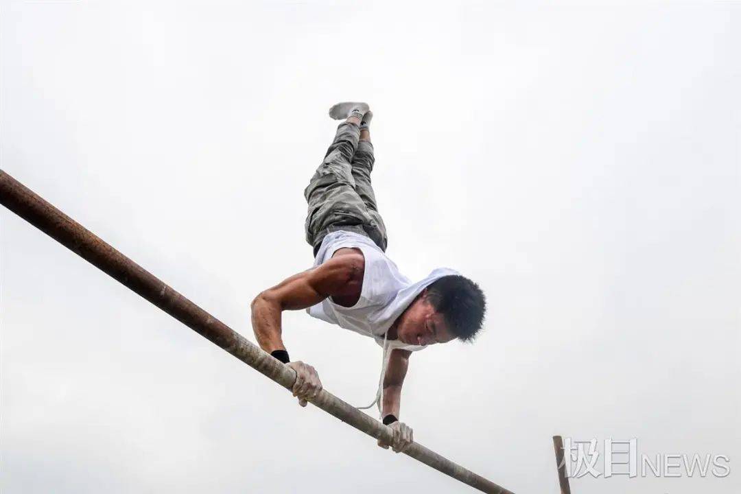 湖北90后农民工火了曾经的网瘾少年如今与奥运冠军同台pk