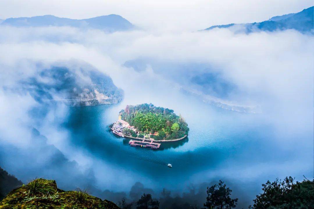 芦茨湾桐庐县富春江镇就会有仙人腾云驾雾下凡而来仿佛下一秒如梦如幻