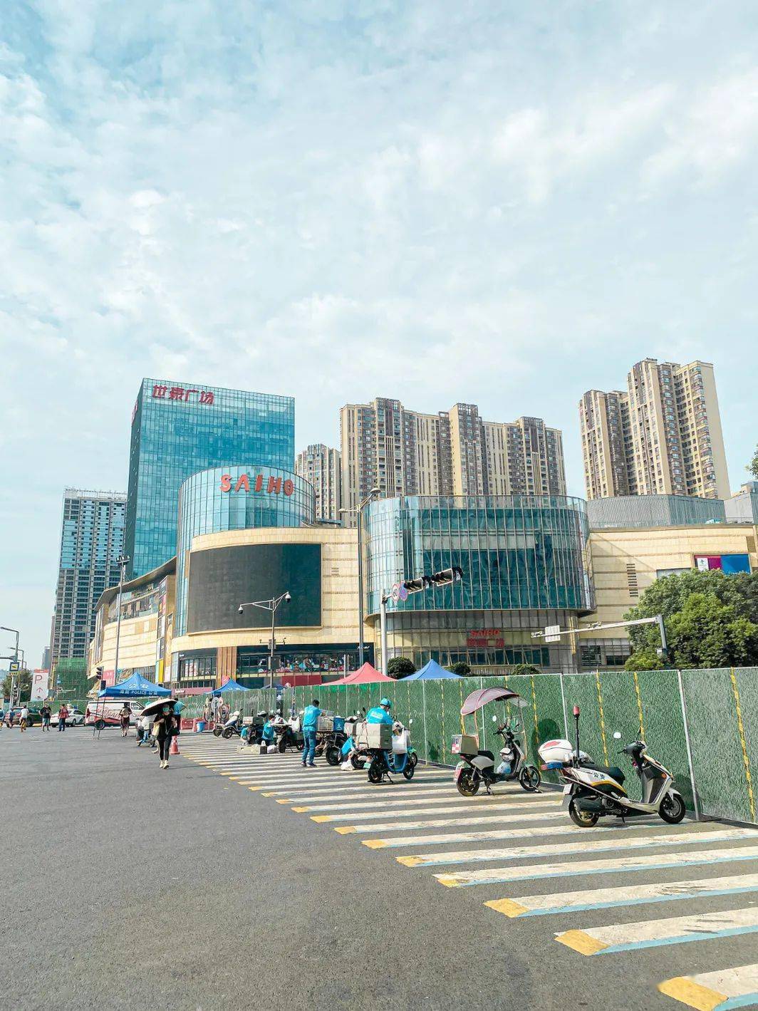 昨天,青羊区光华街道优品道曦岸,高新区石羊街道都城雅颂居连续14天无