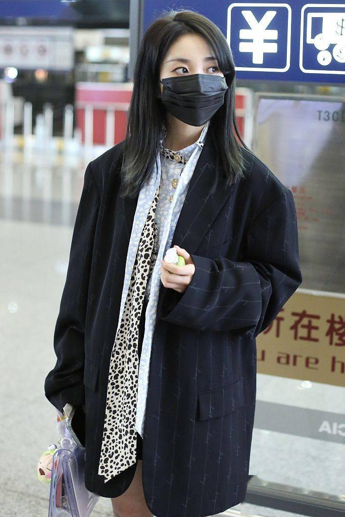 黑色|夏末初秋 赶紧备上一件西装外套做帅气大女人