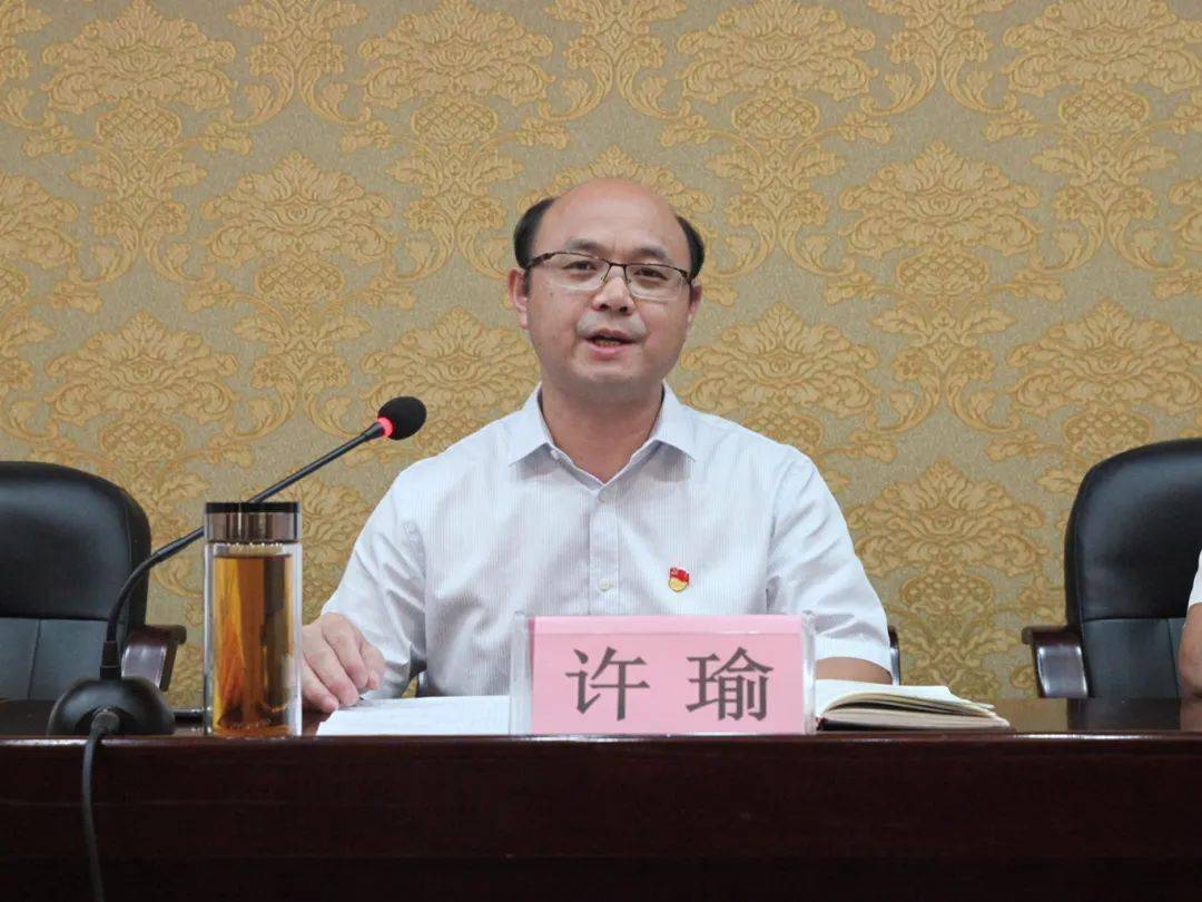 会上,公司党委书记,董事长,总经理许瑜对公司今年星级驾驶员评定及