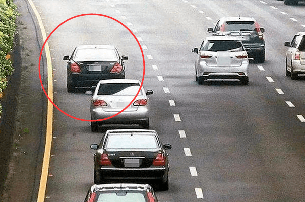 在高速上"低速行驶",后果居然如此严重……_搜狐汽车_搜狐网