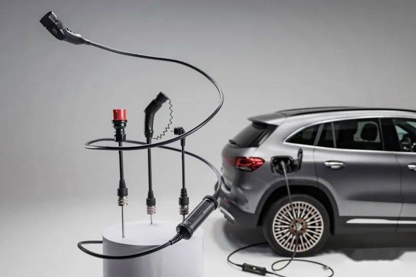 即插即用 Mercedes Benz为eq车系和插电式混合动力车款推出新型万用充电器 系统