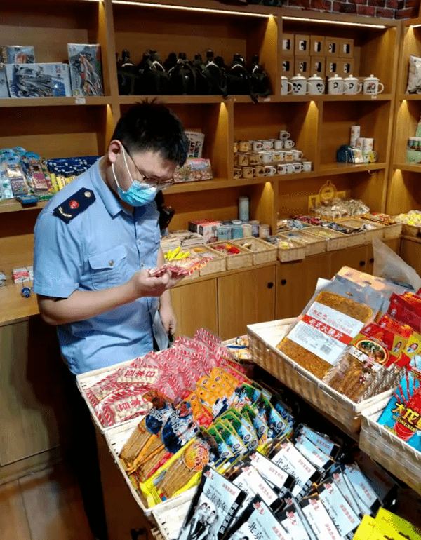 广告|老婆乖乖丸、老公温顺颗粒......503件“网红”零食被处置