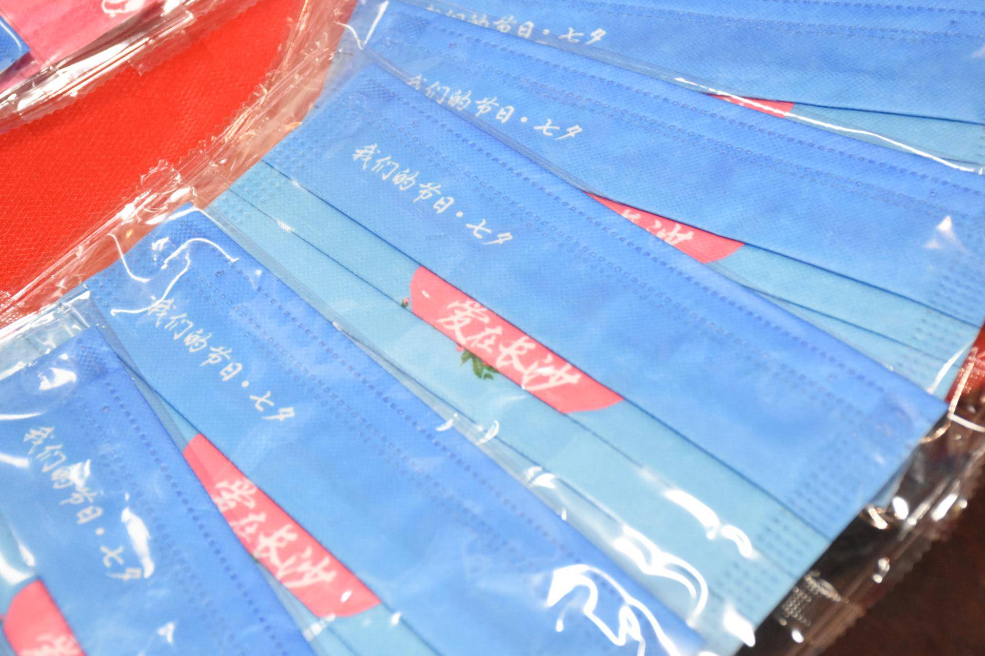 浪漫又贴心,长沙婚姻登记处给新人送上七夕定制口罩